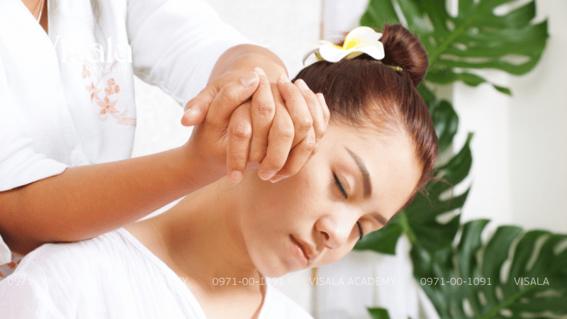 Massage vai gáy và các vùng lân cận